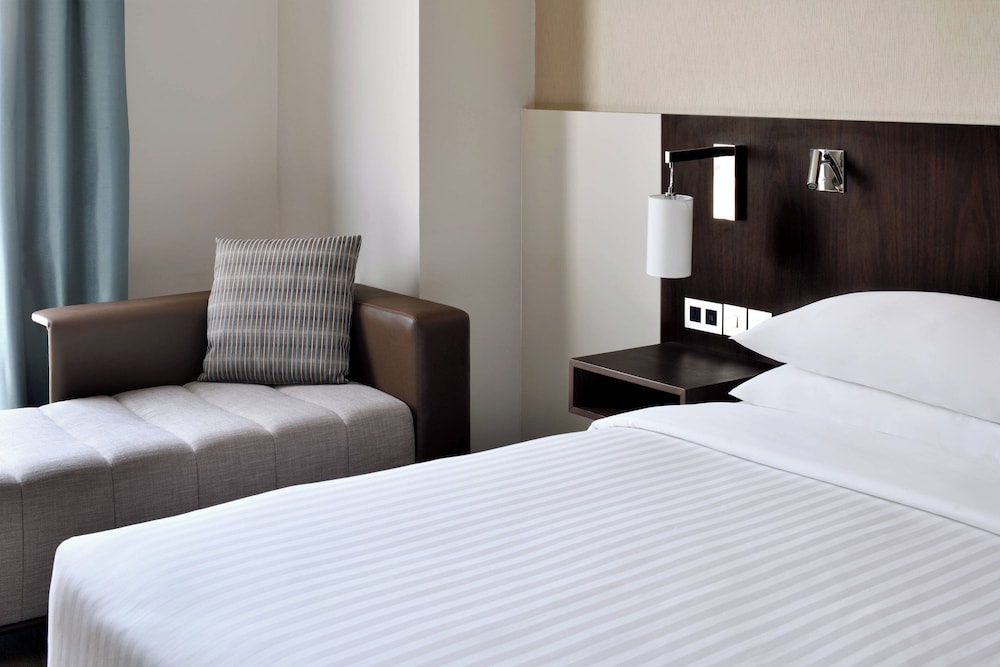 Deluxe Room, 1 King Bed - Photo 5