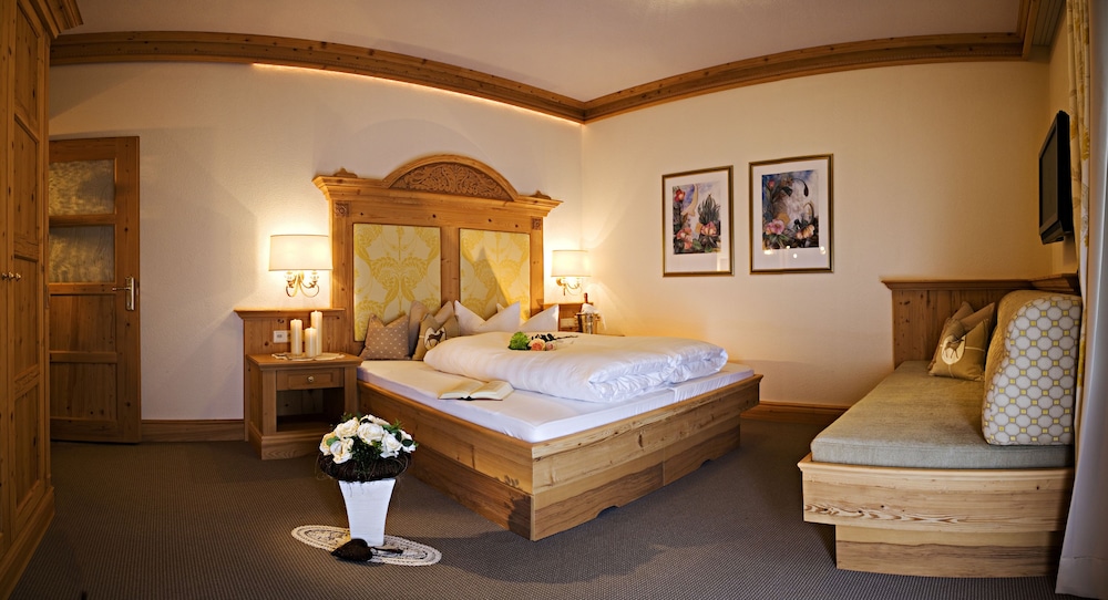 Comfort Double Room, 1 Queen Bed, Mountain View photo 2