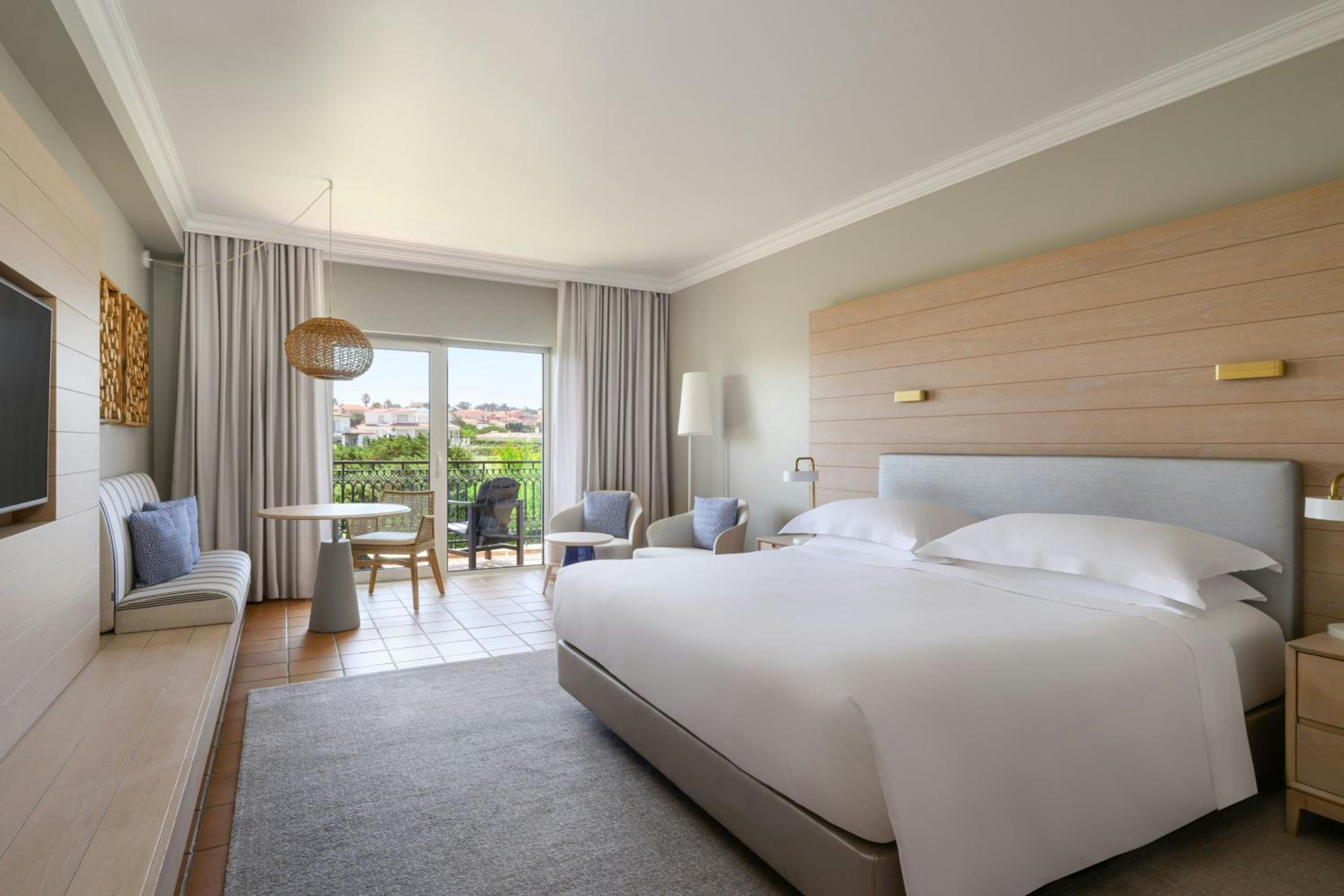 Guest room, 1 King, Golf view