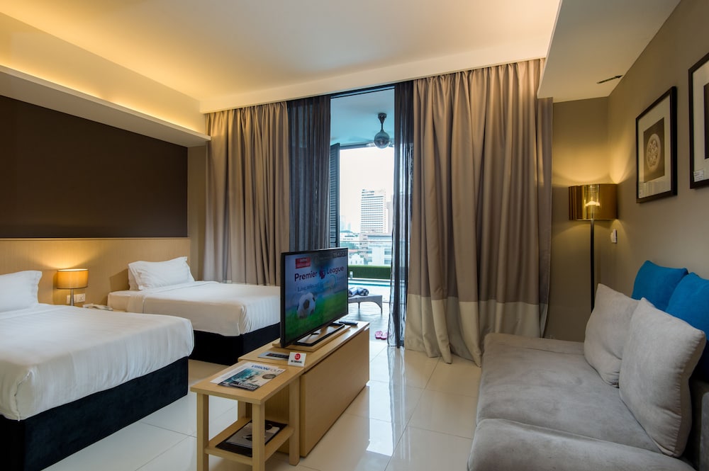 Poolside Suite Twin City View photo 2