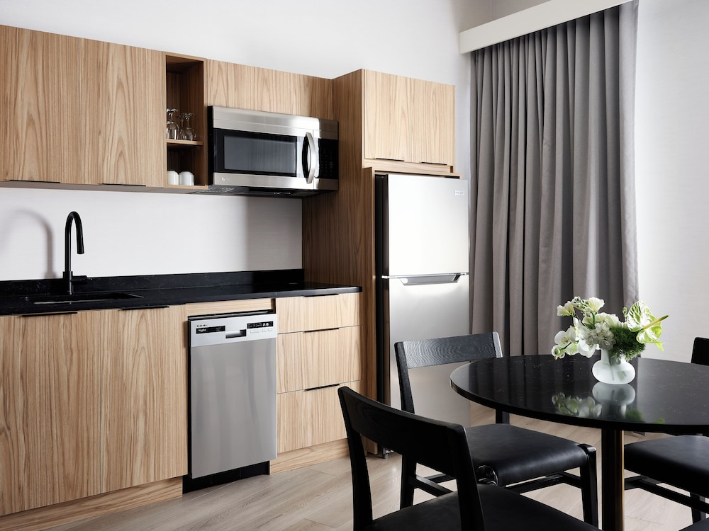 Standard Room, 1 King Bed, Kitchenette photo 3