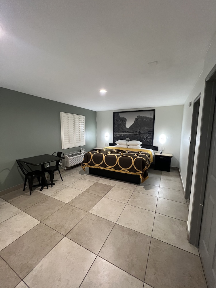 Standard Room, 1 King Bed - Photo 7