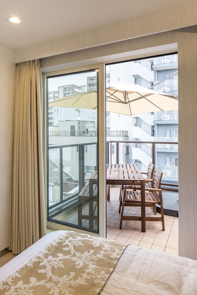 Superior Studio, 3 Twin Beds, Terrace photo 3