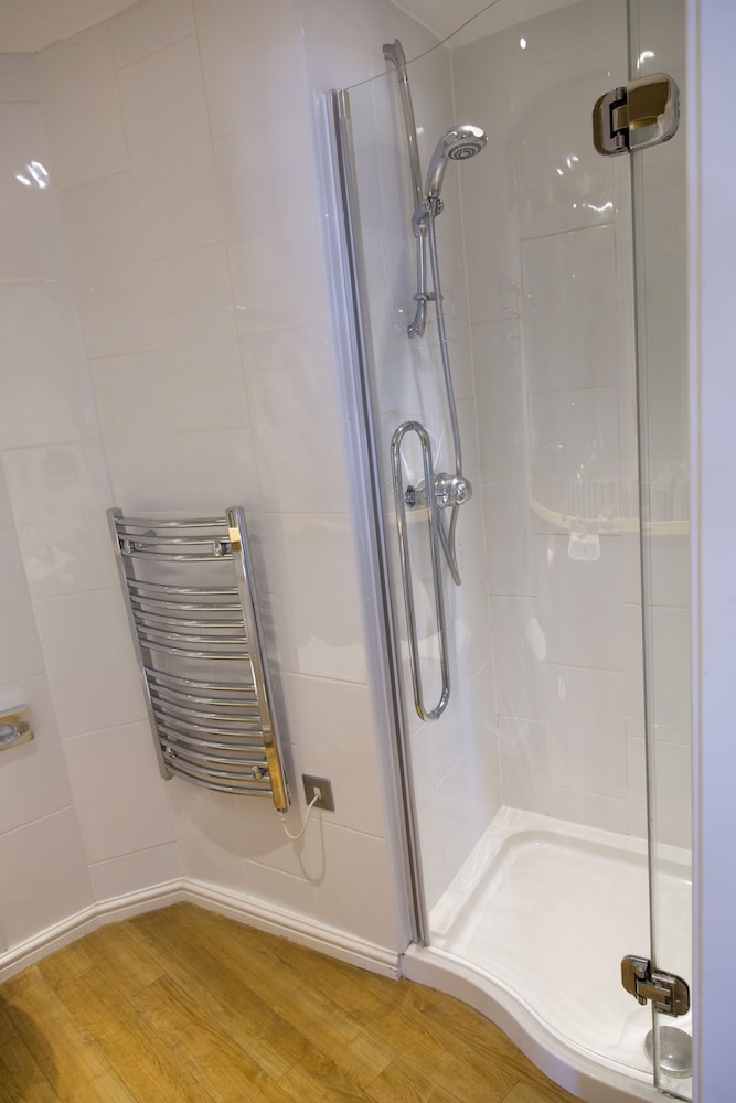 Classic Double Room, Ensuite - Photo 16