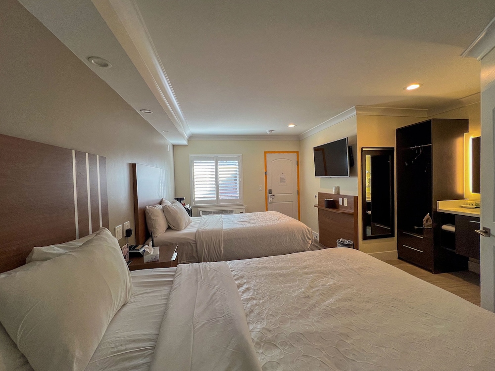 Standard Room, 2 Double Beds, Non Smoking