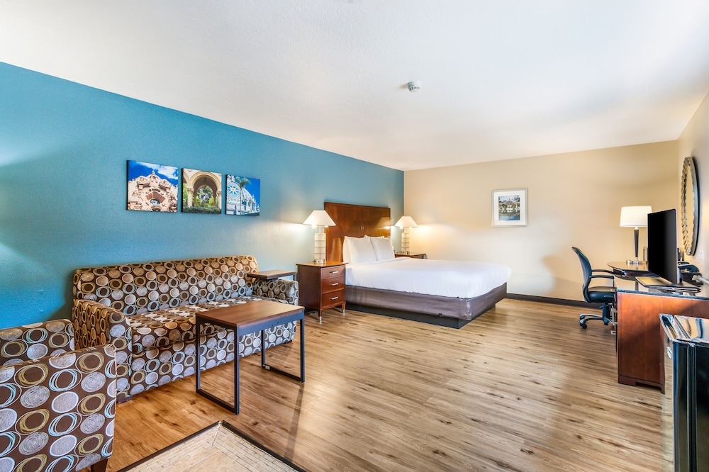 1 King Bed Jetted Tub Suite photo 1