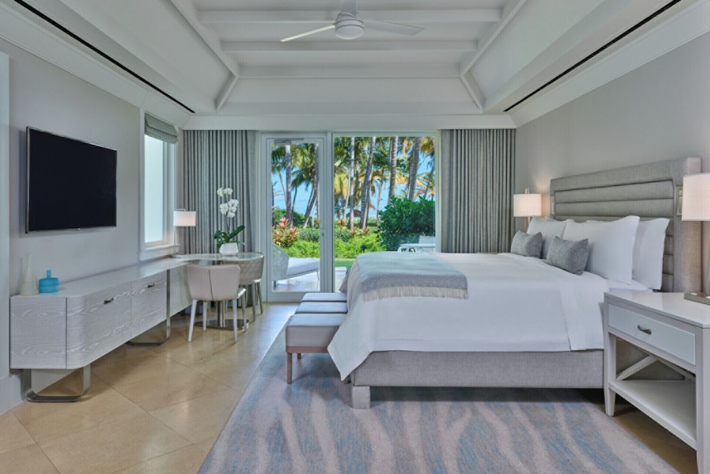 Room, 1 King Bed, Oceanfront - Photo 1