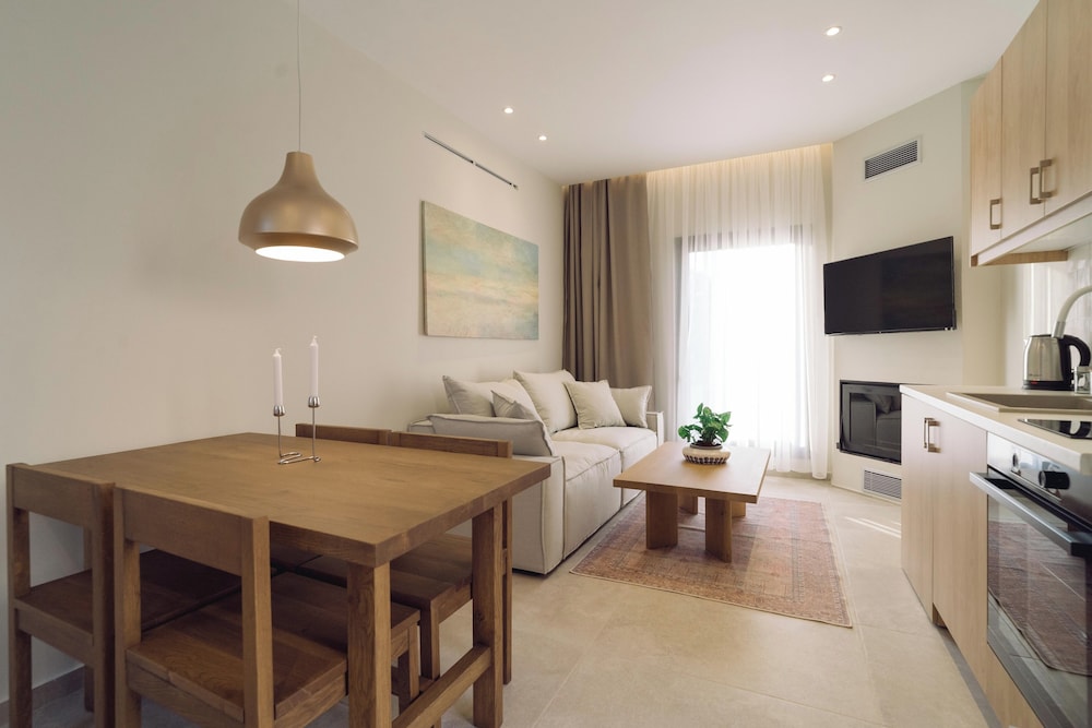 Deluxe Suite, Balcony, Mountain View