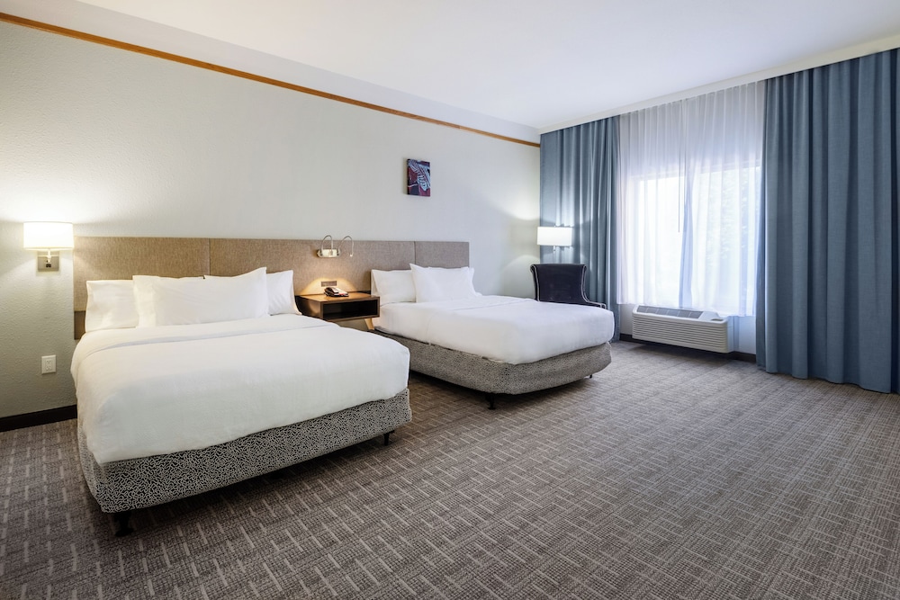 Room, 2 Queen Beds, Accessible, Bathtub - Photo 3