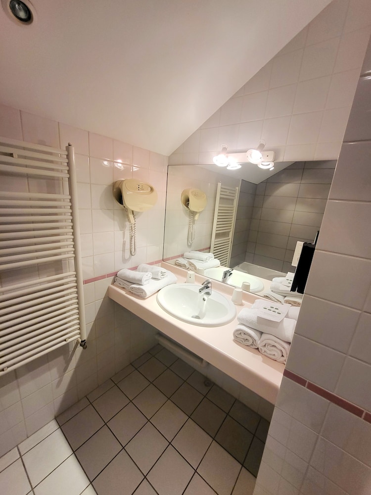 Superior Room, Multiple Beds - Photo 7