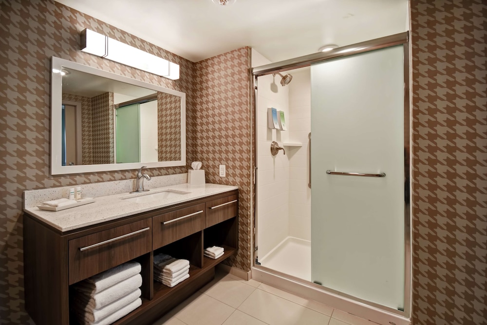 Suite, 1 King Bed, Accessible, Mountain View (Hearing)