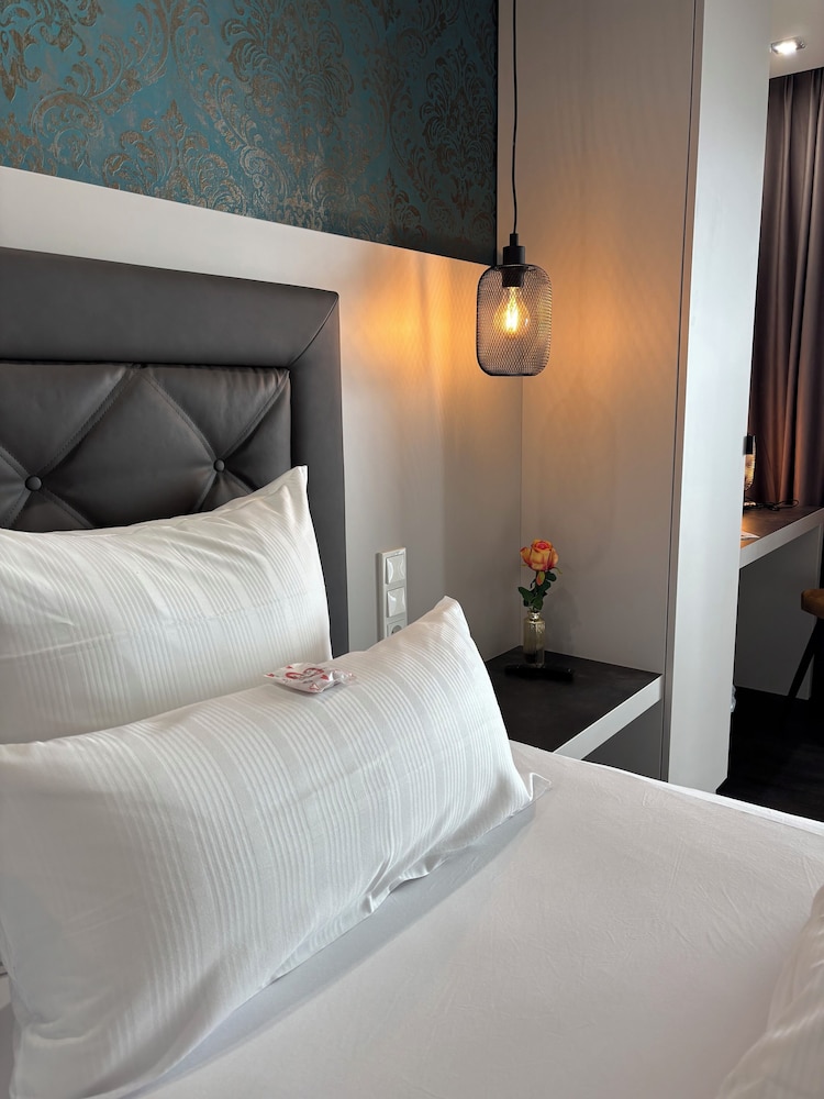 Deluxe Suite, Garden View