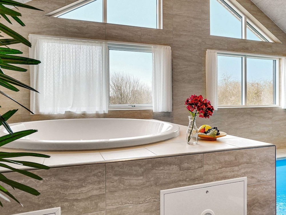 Classic House, Multiple Bedrooms photo 2