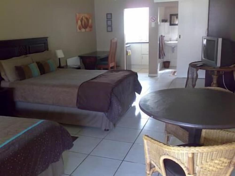 Family room with bathroom photo 1