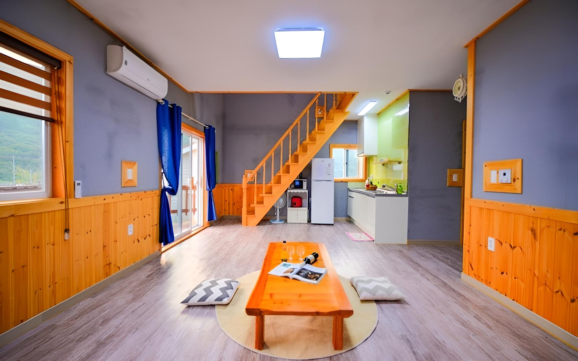 Room (Azalea (No 102 Duplex))