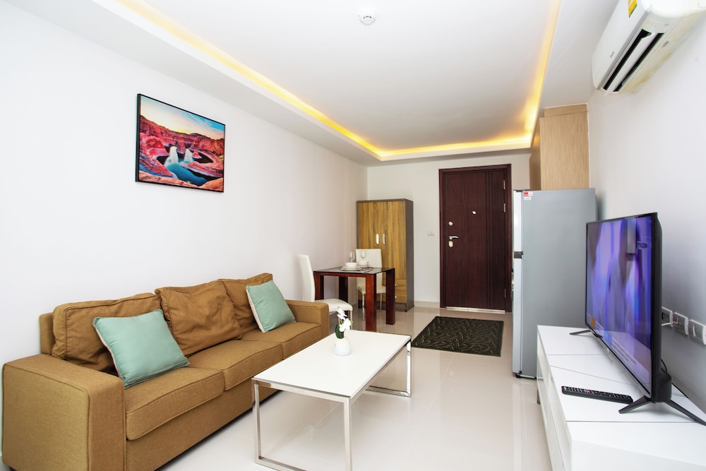Family Apartment, Pool View