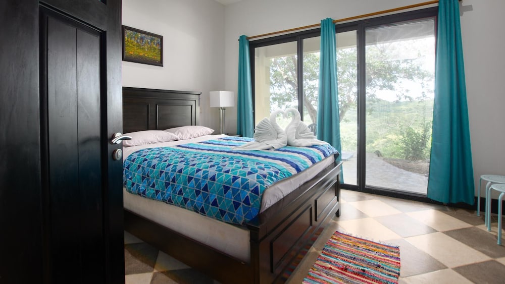 House, 4 Bedrooms, Mountain View photo 3