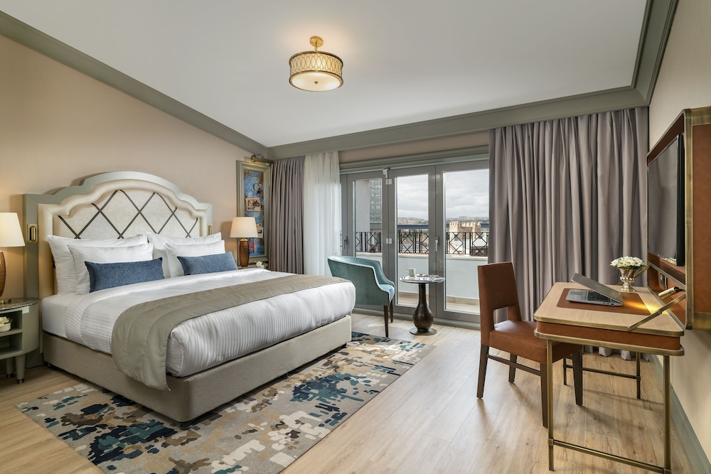 Deluxe Room, 1 King Bed, Sea View, Sea Facing photo 1
