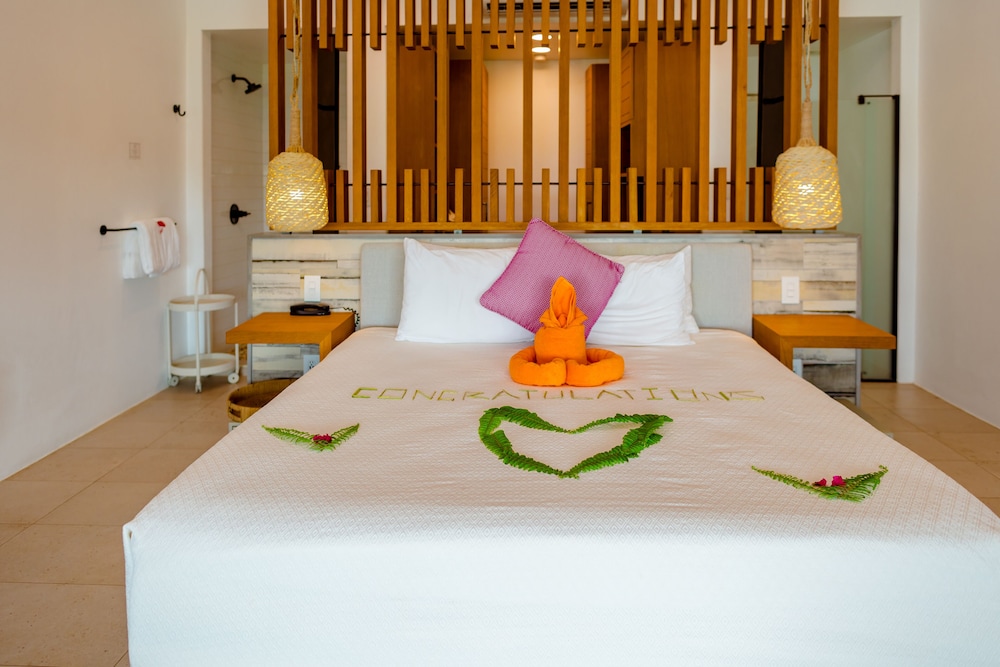 Romantic Suite, 1 King Bed, Private Pool, Bay View (Plunge Pool - Adults Only) photo 2
