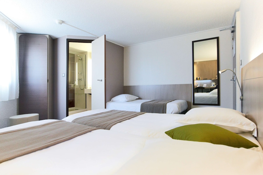 Standard Room, 3 Twin Beds - Photo 2