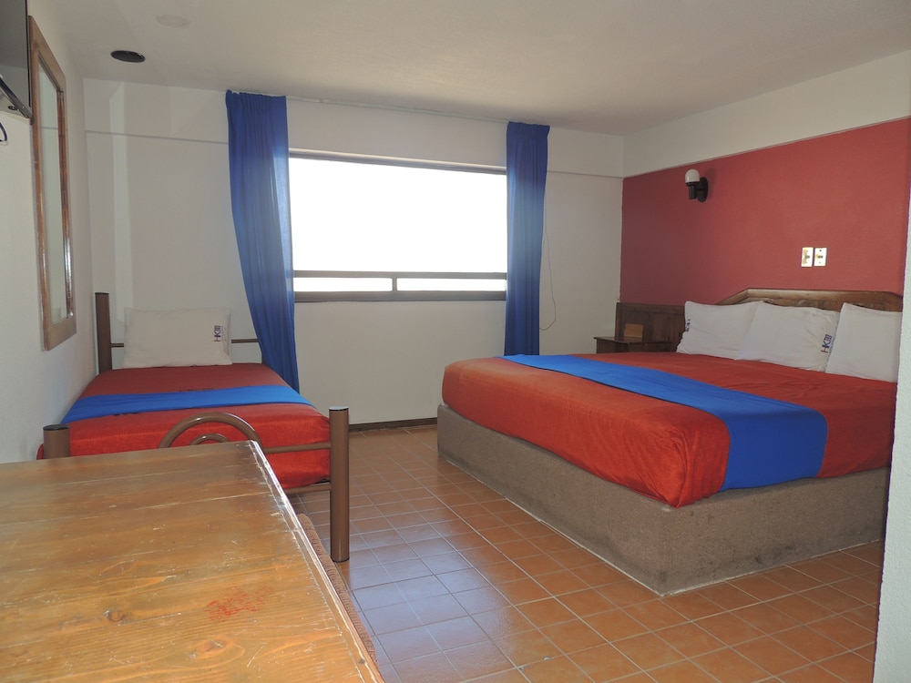 Traditional Double Room, Multiple Beds, Non Smoking