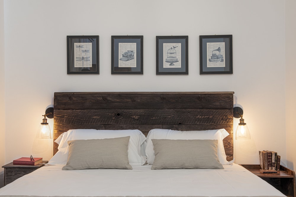 Family Quadruple Room, 1 King Bed with Sofa bed photo 3