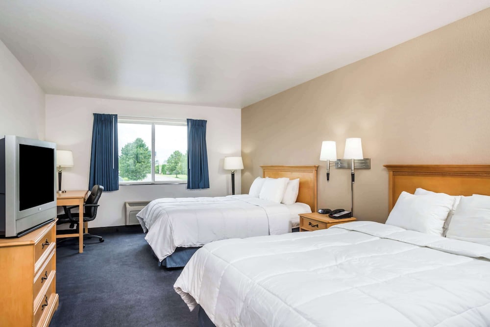 Room, 2 Queen Beds, Accessible, Non Smoking photo 1