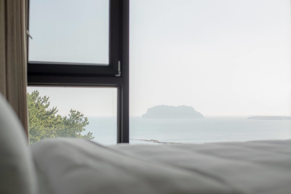 Standard Double Room - Photo 11