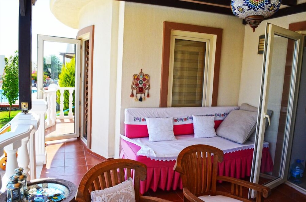 Villa photo 2