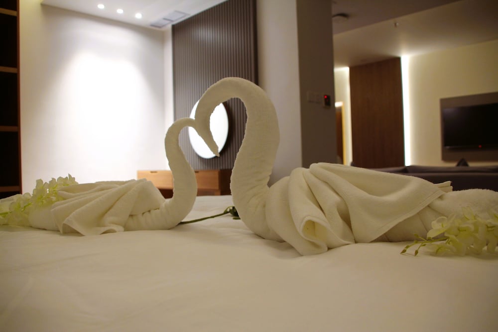 Executive Suite - Photo 8