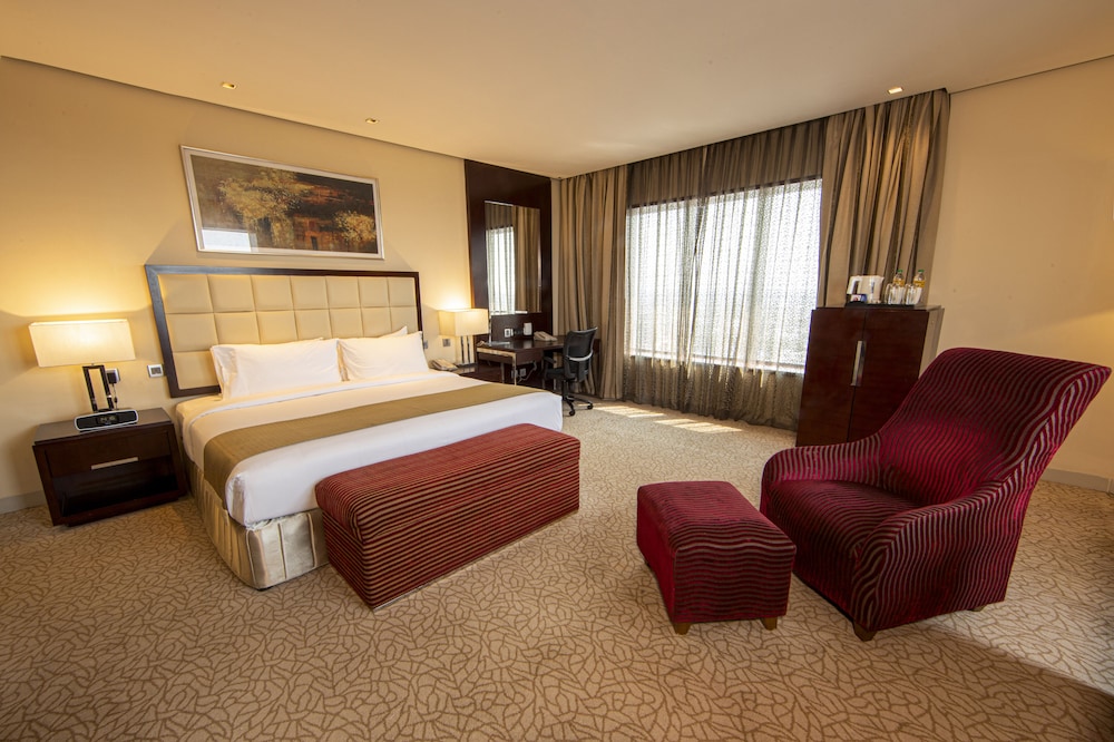 Premium Room, 1 King Bed - Photo 5