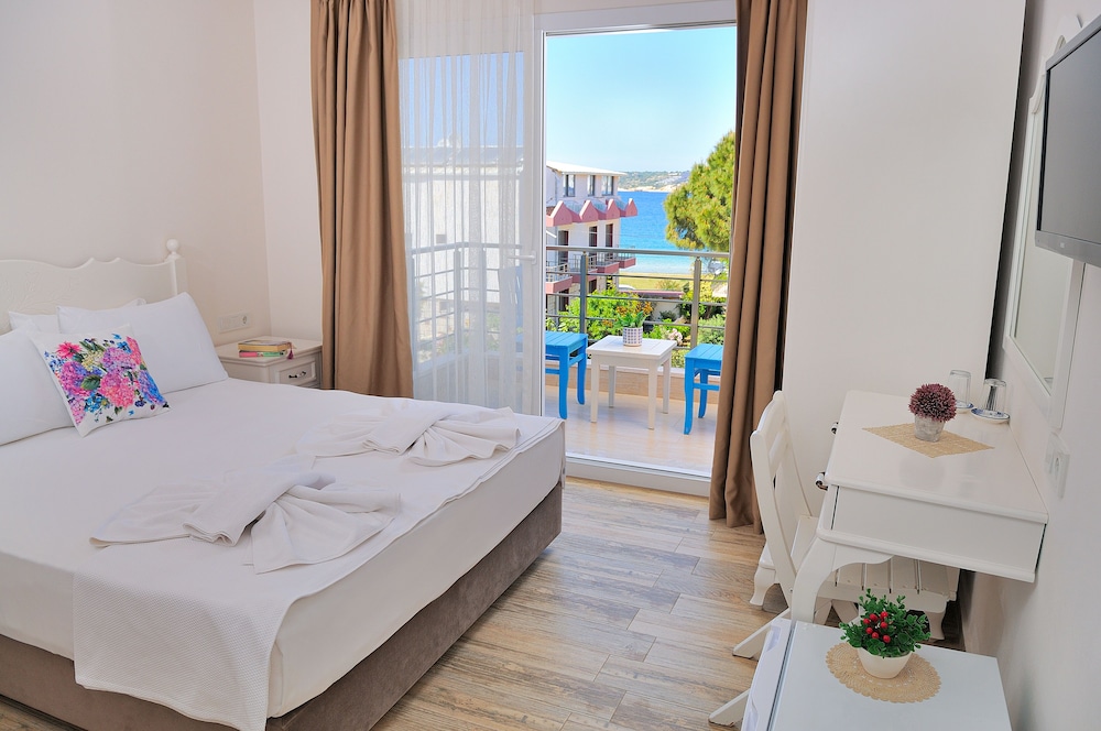 Standard Double Room, Sea View photo 2