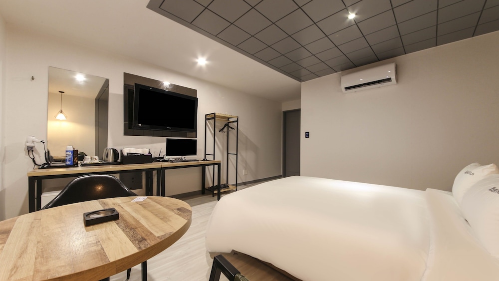 Twin Room - Photo 3