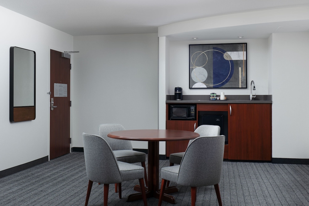 Suite, 1 Bedroom - Photo 4