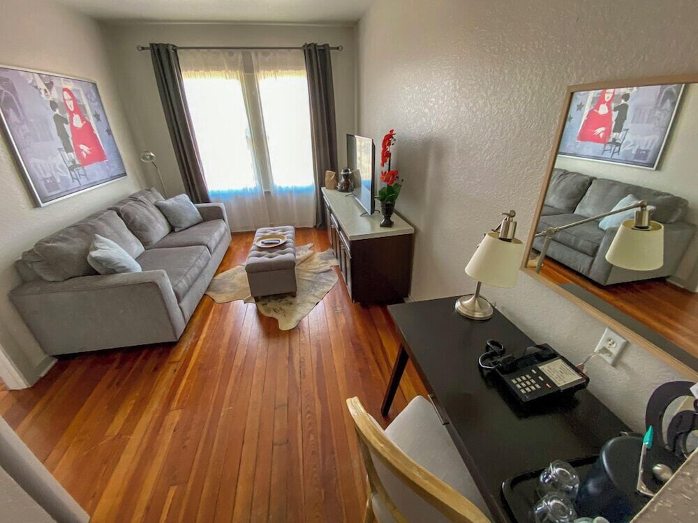 Junior Suite, 1 Queen Bed with Sofa bed photo 2