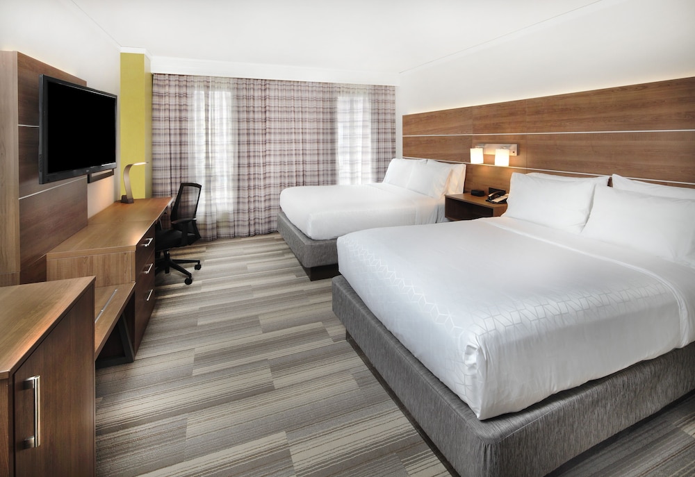 Standard Room, 1 King Bed, Accessible - Photo 3