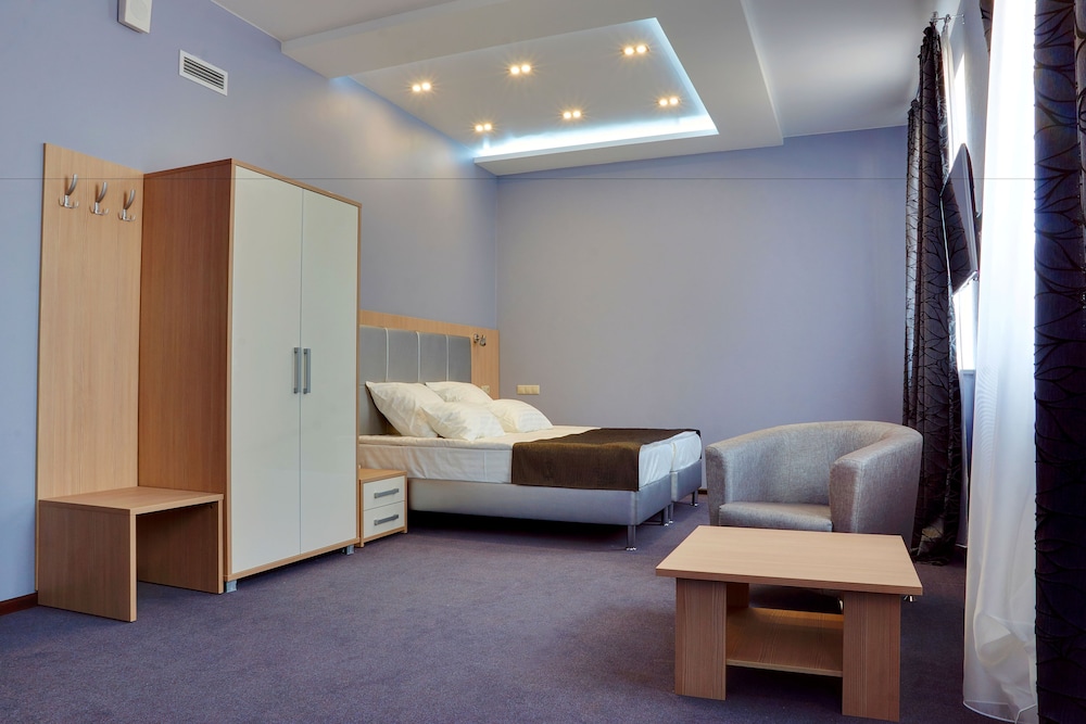 Twin Room (or Large Double)