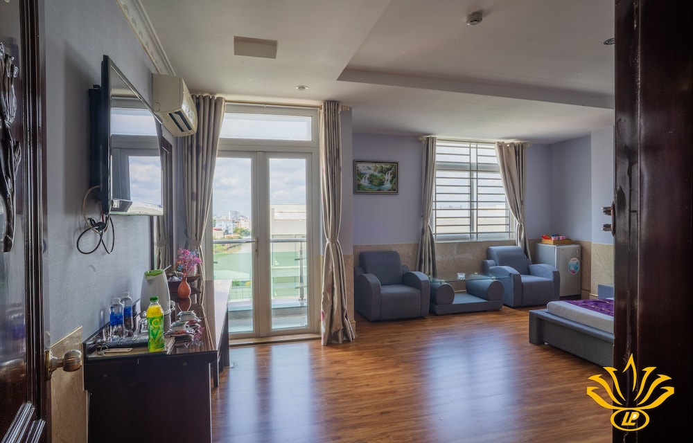 Deluxe Room, City View - Photo 6