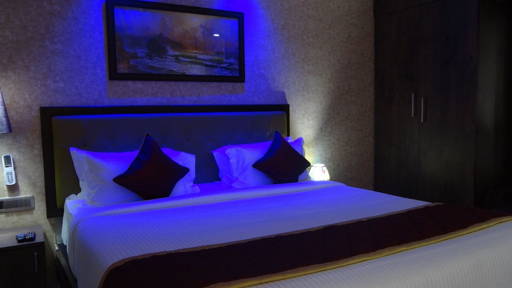 Executive Suite, 1 Queen Bed, Smoking photo 1