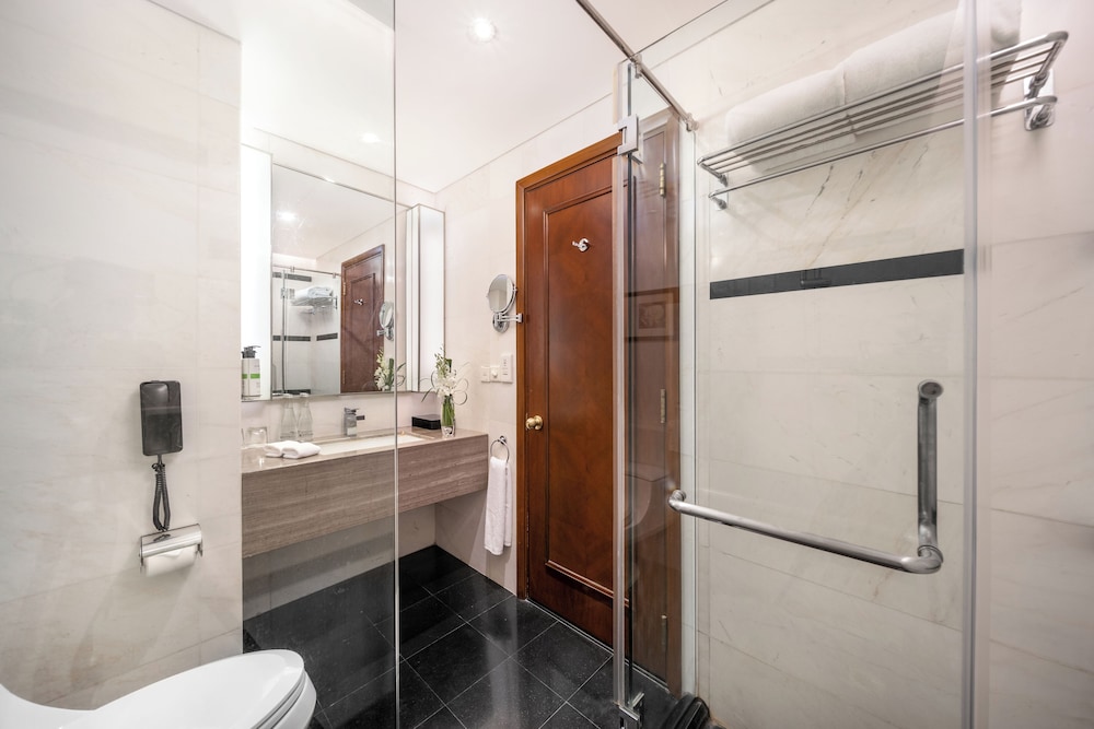 Deluxe Room, 1 King Bed, Club Lounge Access, City View (Executive) photo 3