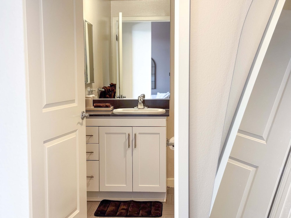 Stylish Getaway W Pool GYM Parking 10 Min to Cedar, Billede 26
