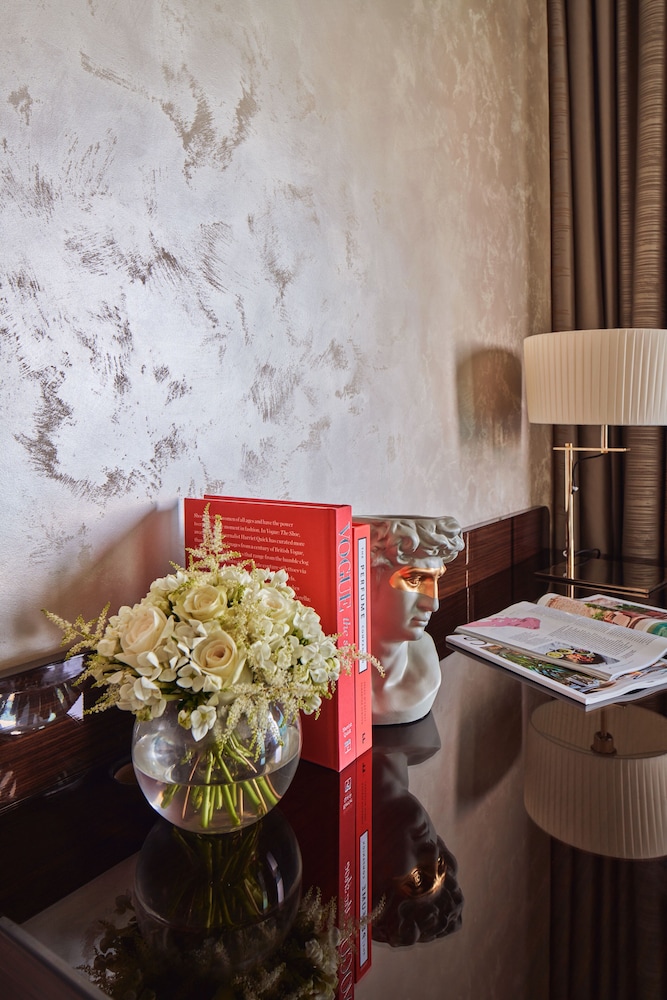 Studio Suite, 1 Bedroom, Balcony, City View (All Access Suite, Burj Khalifa View) thumbnail 5