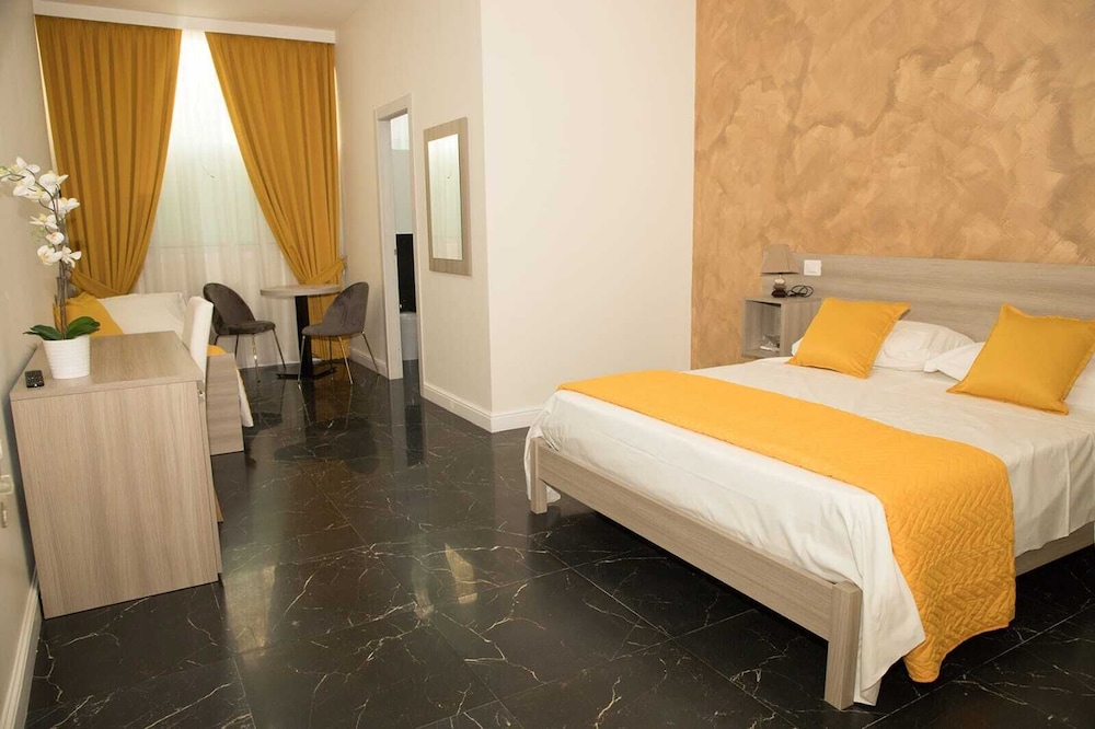 Classic Double or Twin Room, Garden View, Poolside
