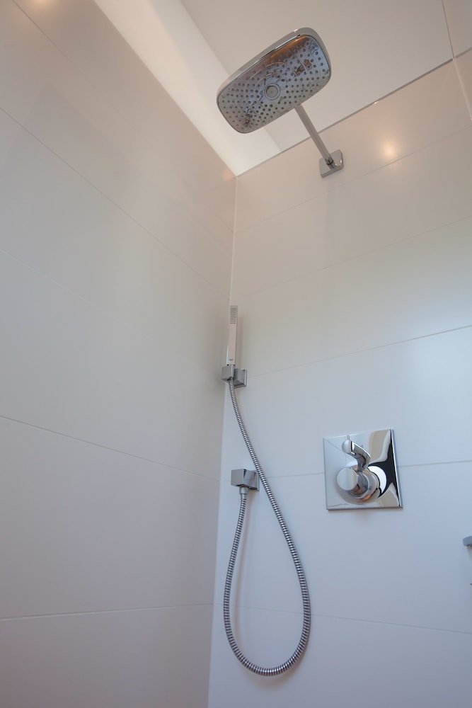 Suite, River View - Photo 27