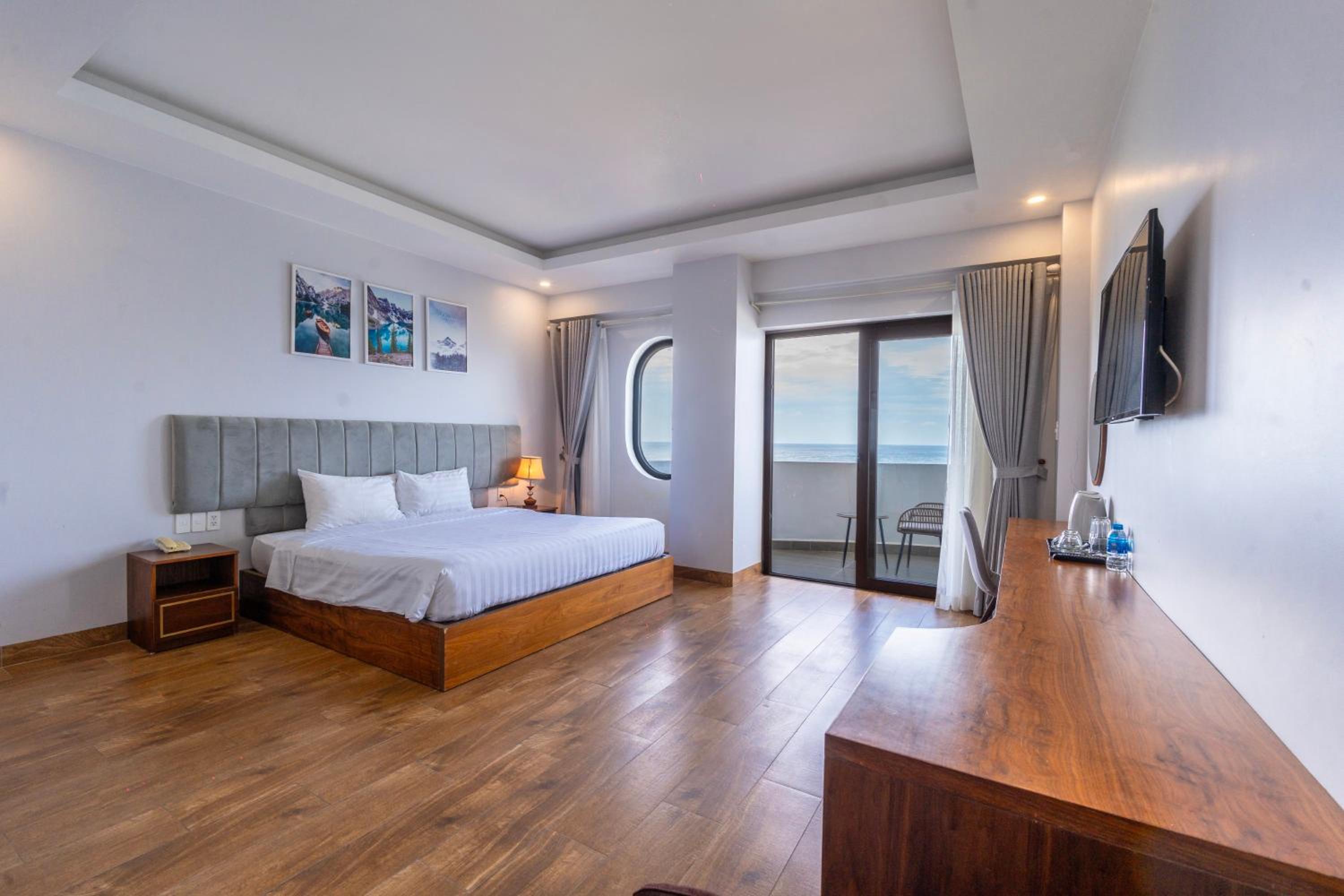 Junior Suite with Ocean View - Photo 6
