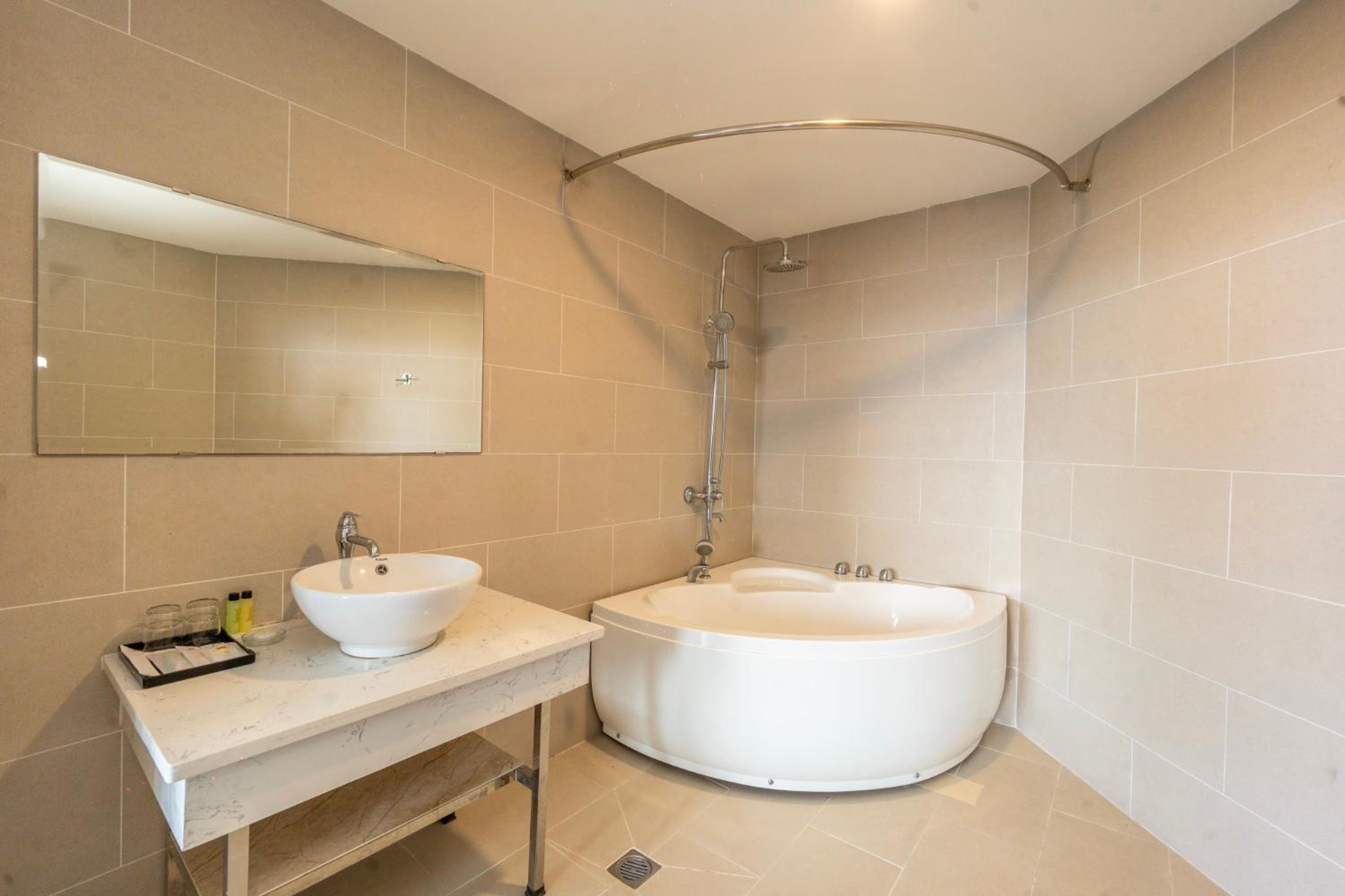 Junior Suite with Ocean View - Photo 7