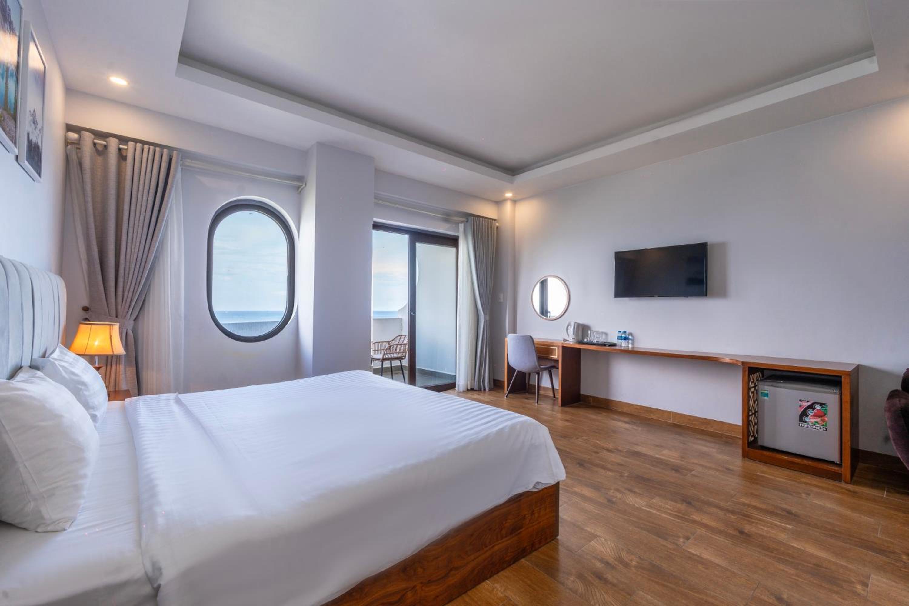Junior Suite with Ocean View - Photo 4