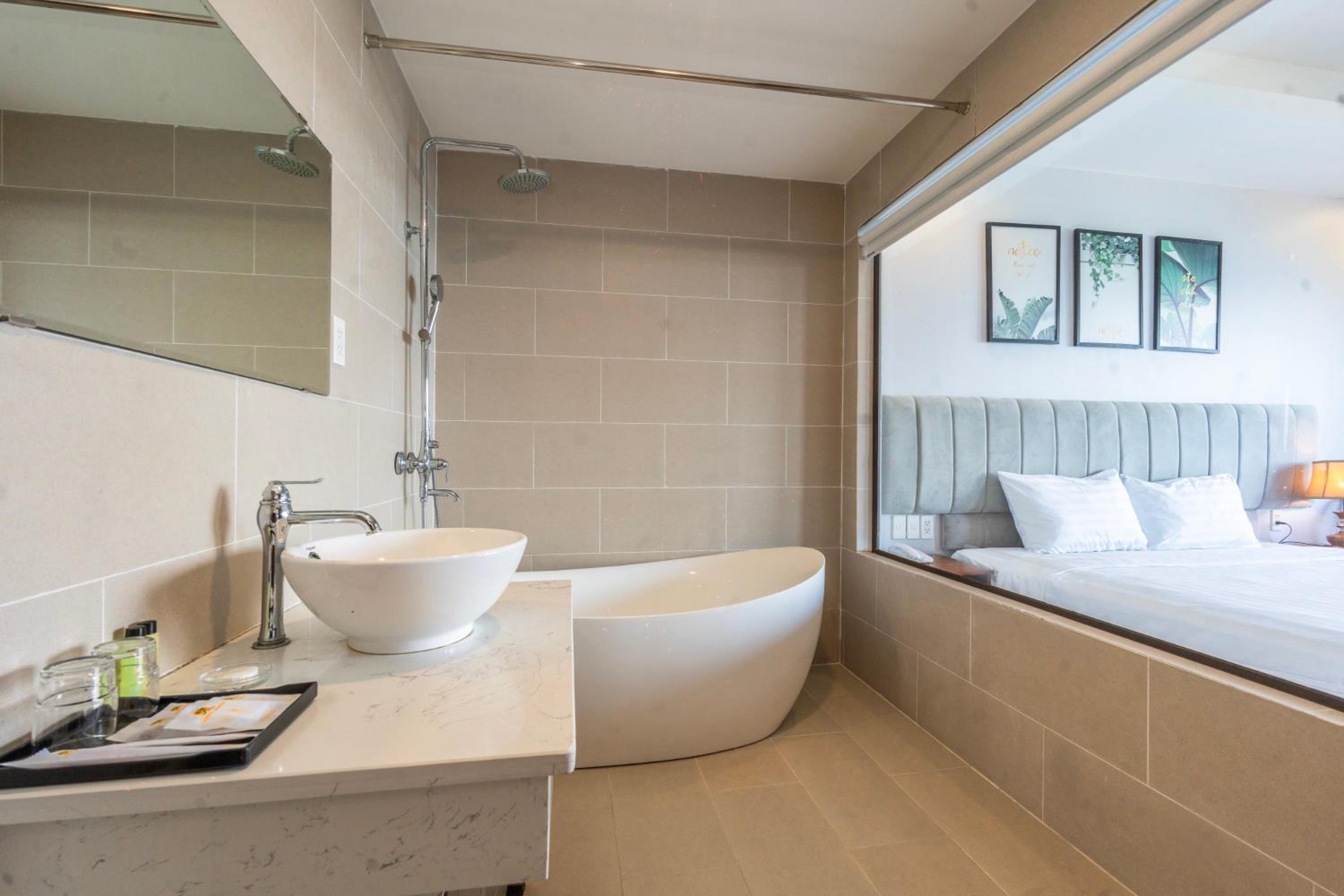 King Suite with Ocean View - Photo 6