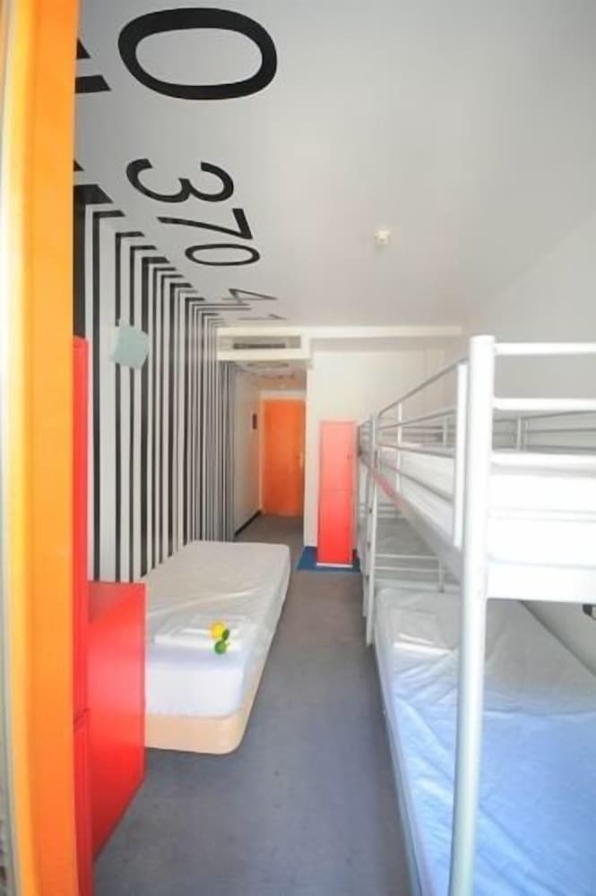 Room for 5 people
