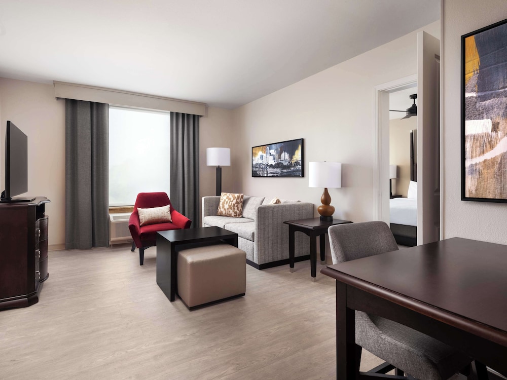 Suite, Accessible - Photo 5